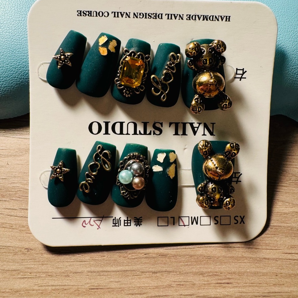 Emerald Green Matte Press-On Nails with Gold Charms - Women Makeup